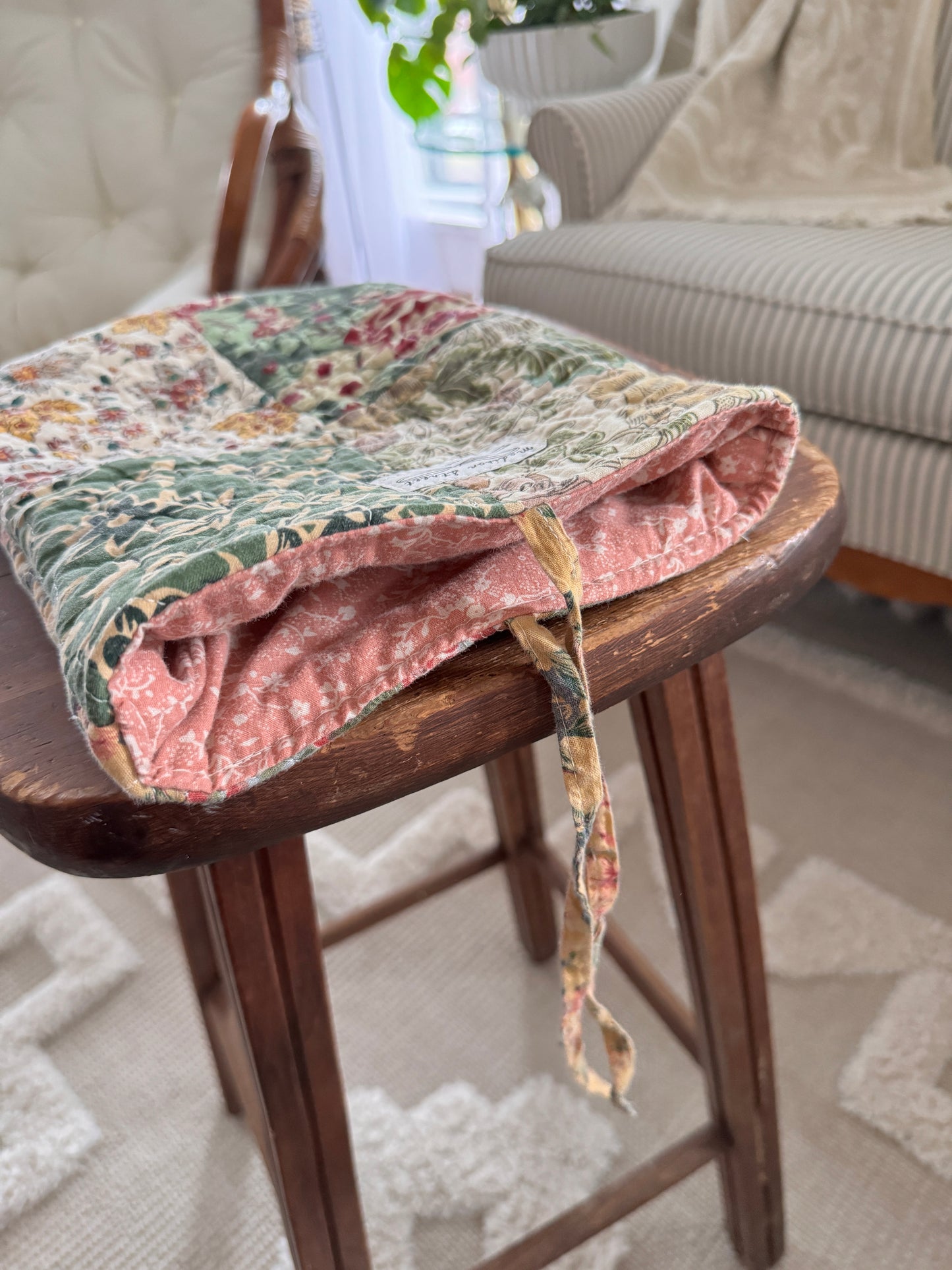 Vintage Floral Tie Pouch